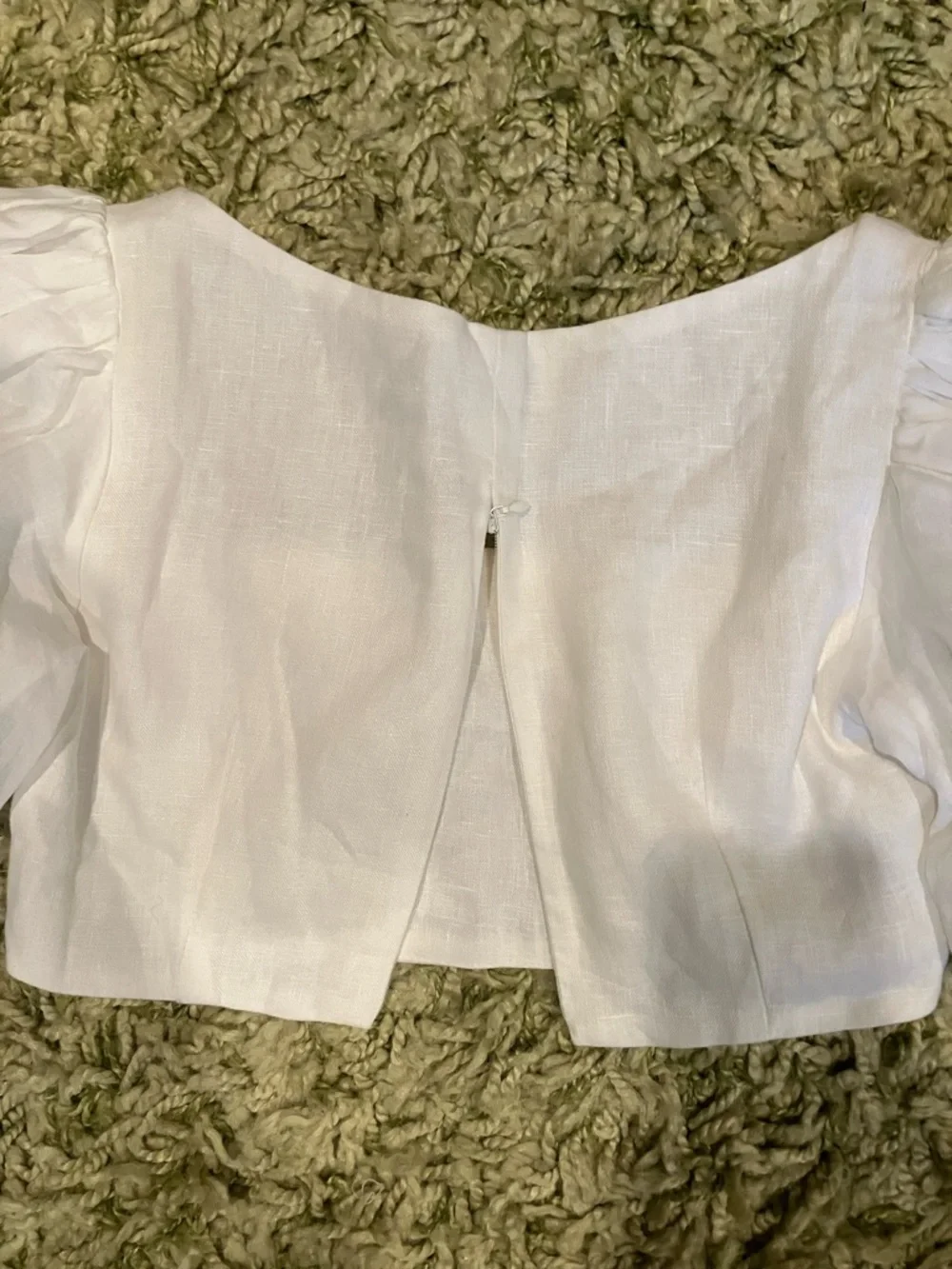 DISSH Aisle white linen puff sleeve crop top - Picture 7 of 8